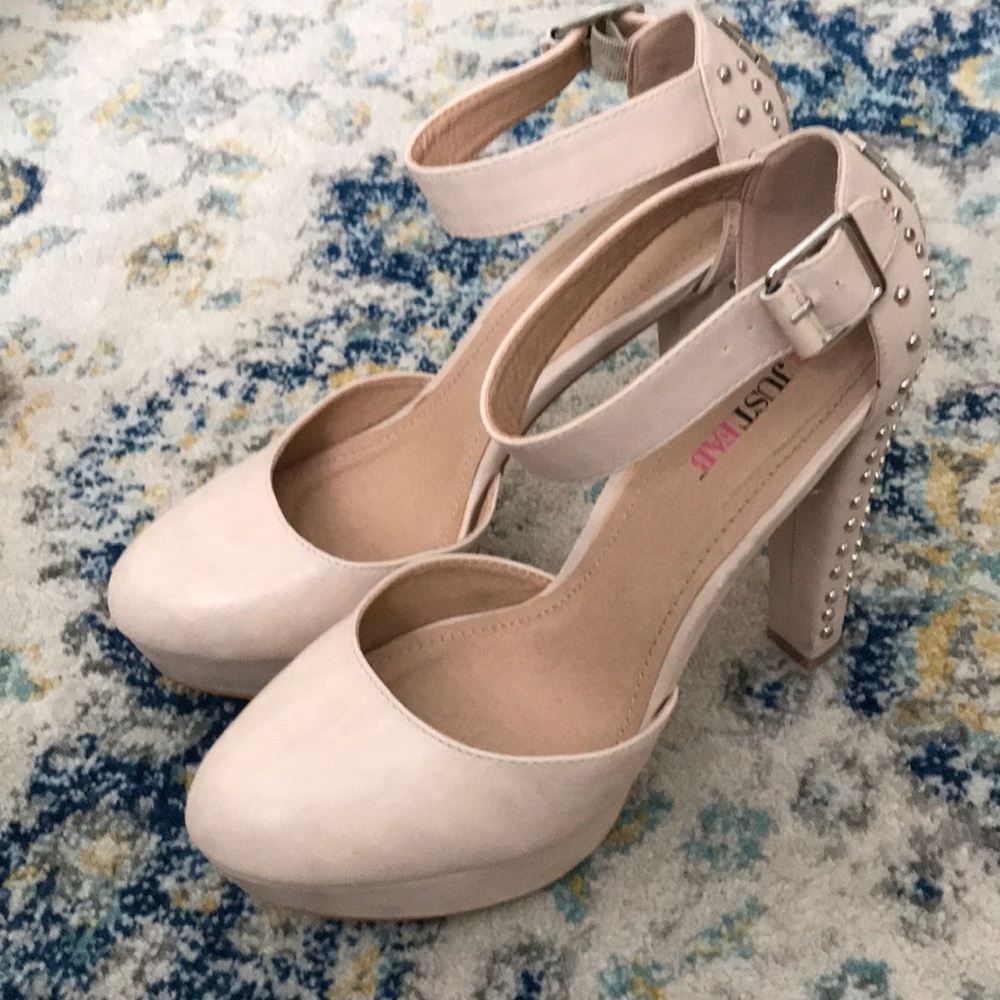 Nude studded platform heels, size US 9 / EUR 39